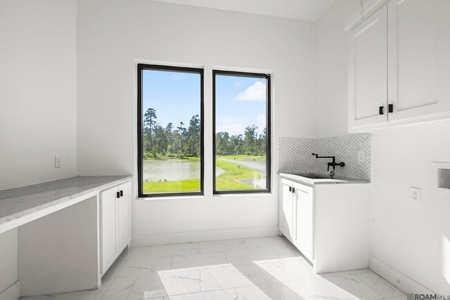 Building Photo - 9825 Fawn Vw Dr