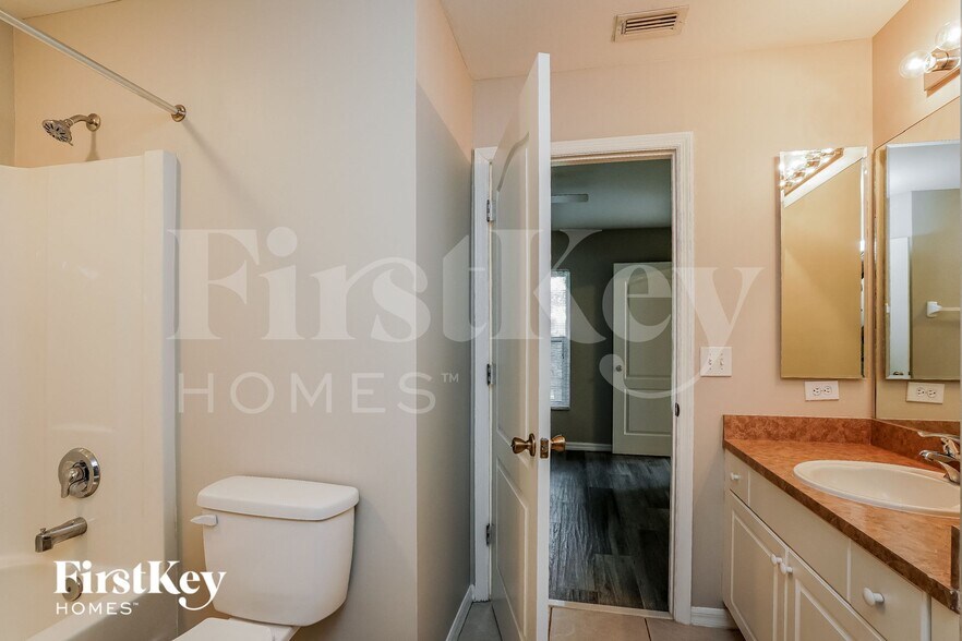 Building Photo - 18533 Orlando Rd