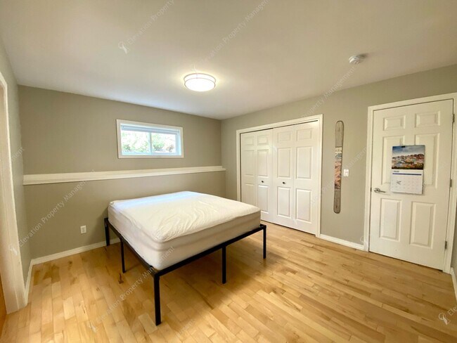 Building Photo - Elegant Awbrey Butte Home | Unfurnished | ...
