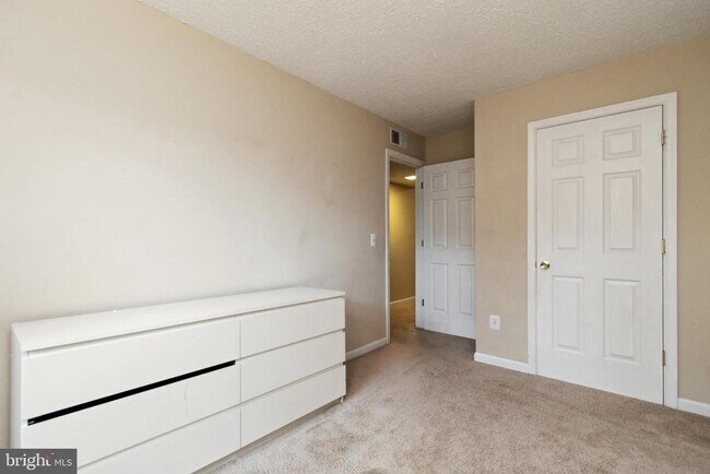 Building Photo - 9260 Niki Pl