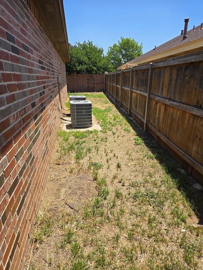 Building Photo - 3221 Marksburg Ave