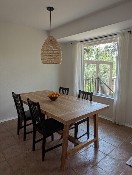 Building Photo - 8513 Bargamin Dr
