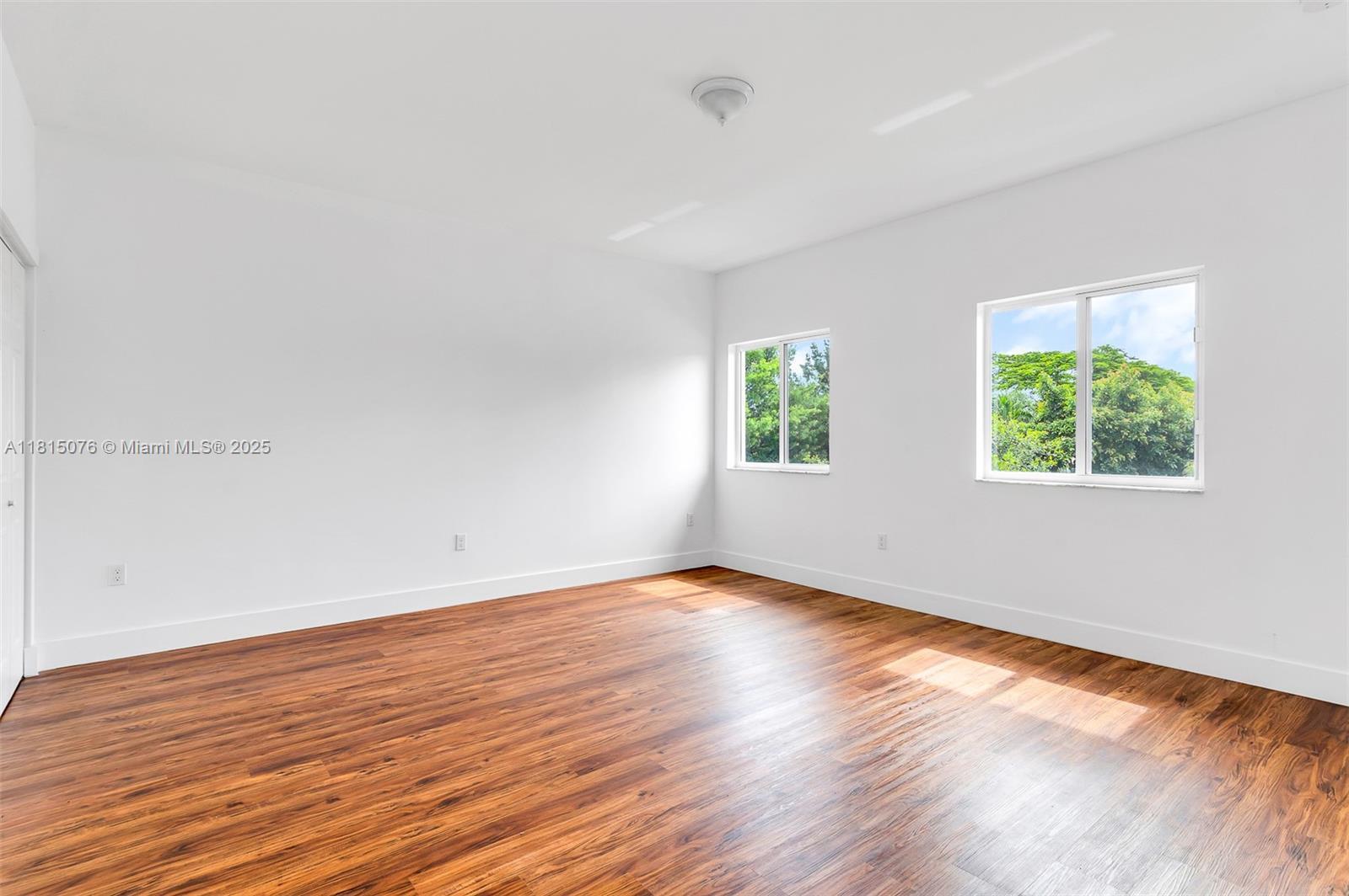 Building Photo - 785 SW 7th Ave