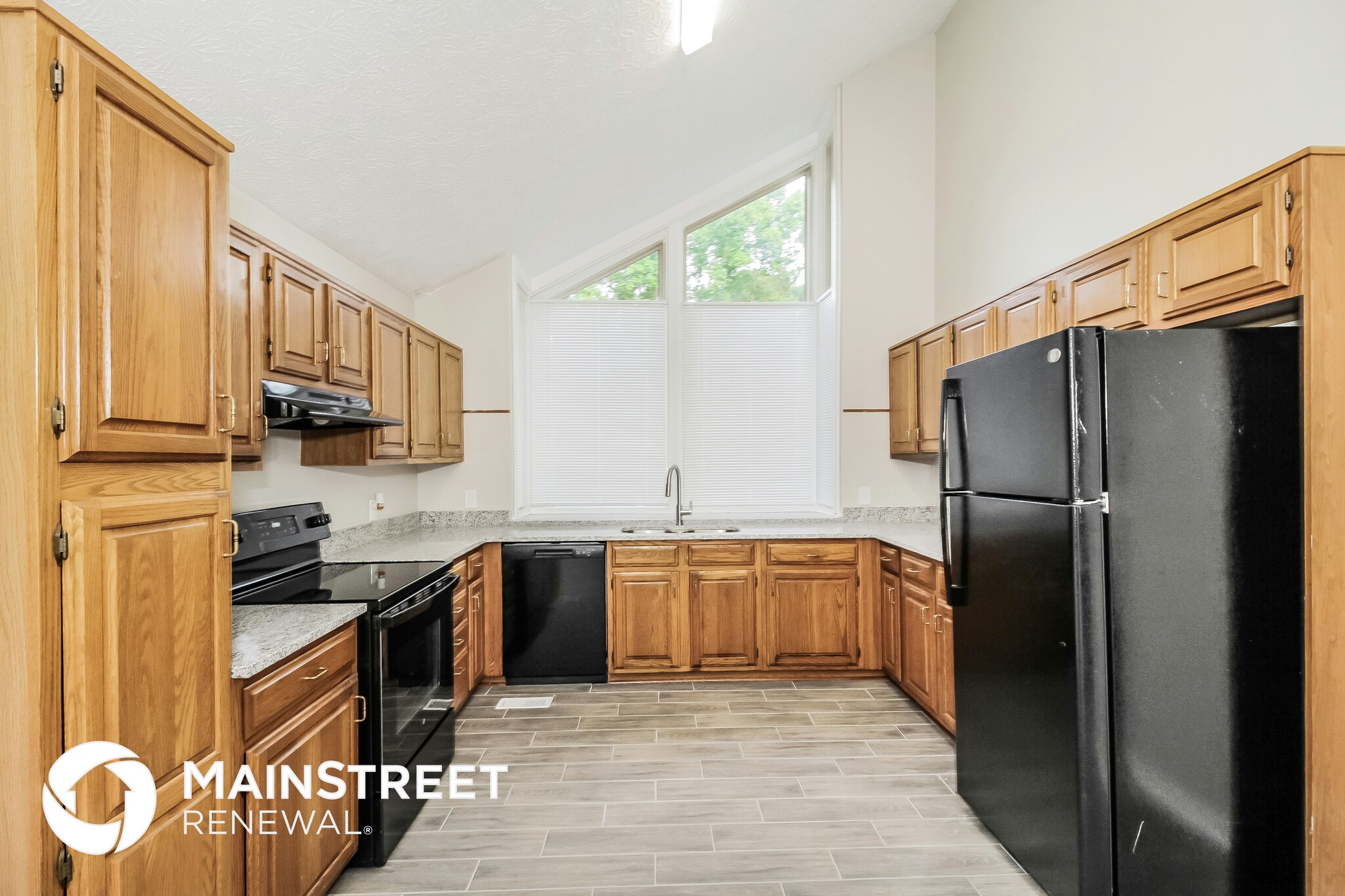 Building Photo - 587 Farmbrook Trail NE