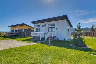 Building Photo - 1030 Farmhouse Ln