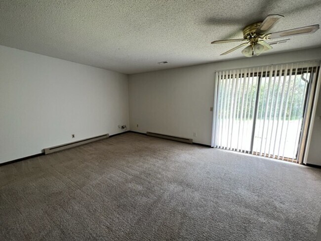 Building Photo - 421-421 N Shiloh Ave