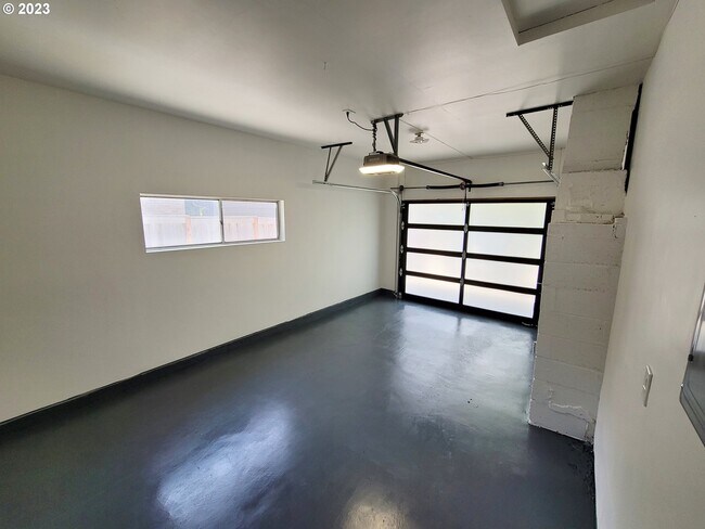 Building Photo - 2020 Wembley Park Rd