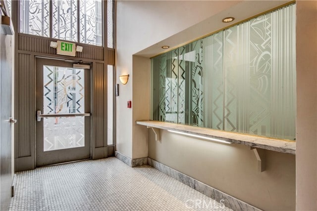 Building Photo - 207 E Broadway