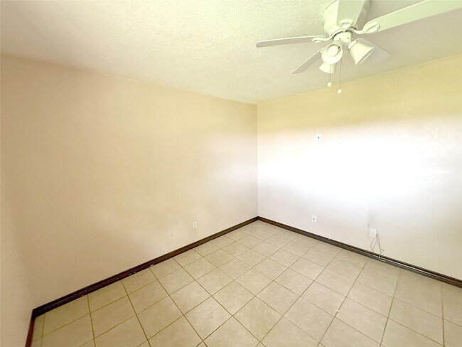 Building Photo - 7130 Kings Dr