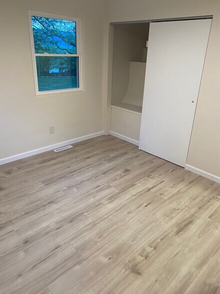 BEDROOM #1 - 2218 Midland Dr