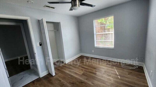 Building Photo - 2205 Calexico Way S