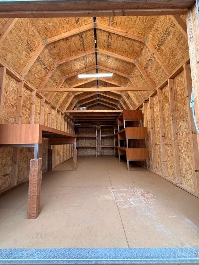 Building Photo - 1622 NW Rimrock Dr