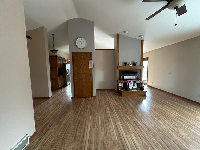 Building Photo - 543 Mahogany Way