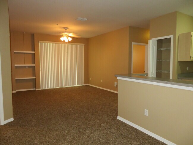 Building Photo - Spacious 4/2 condo in Bella Terra communit...