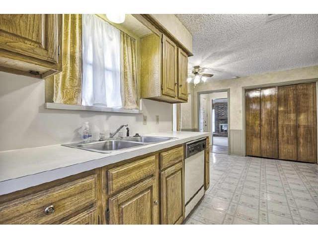Building Photo - 2021 Chalfont Dr