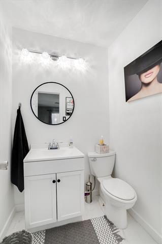 Building Photo - 624 Apache Trail