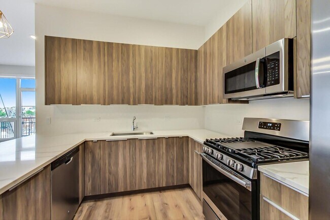 Building Photo - 2827 N Clybourn Ave