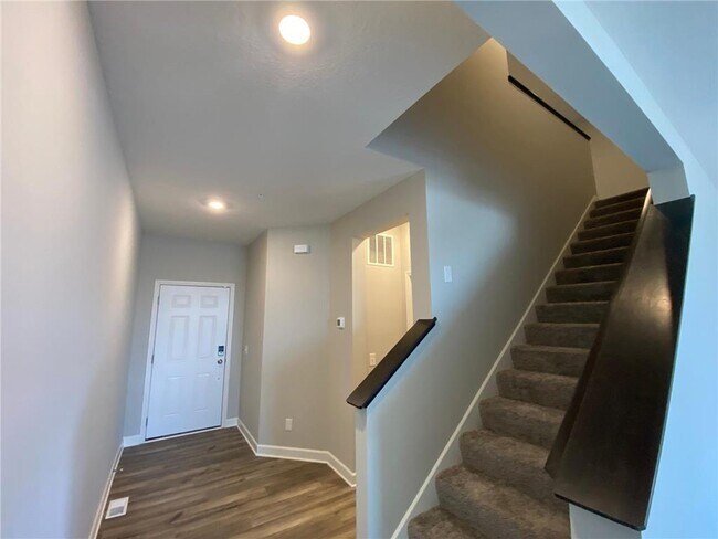 Building Photo - 188 Jean Avenue
