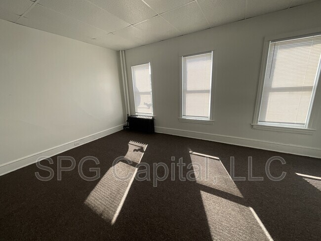 Building Photo - 573 W Princess St