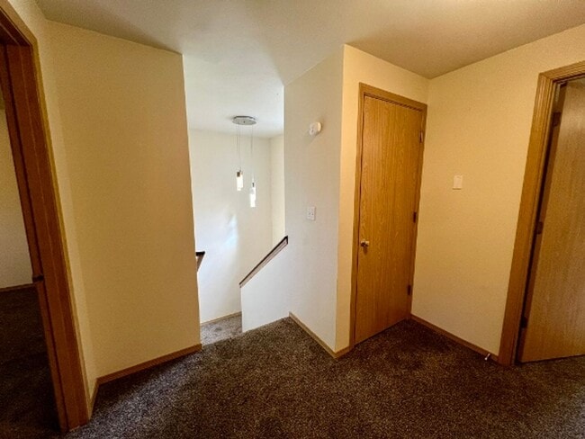 Building Photo - Move-In Special! Pet Friendly 3 BD Townhome