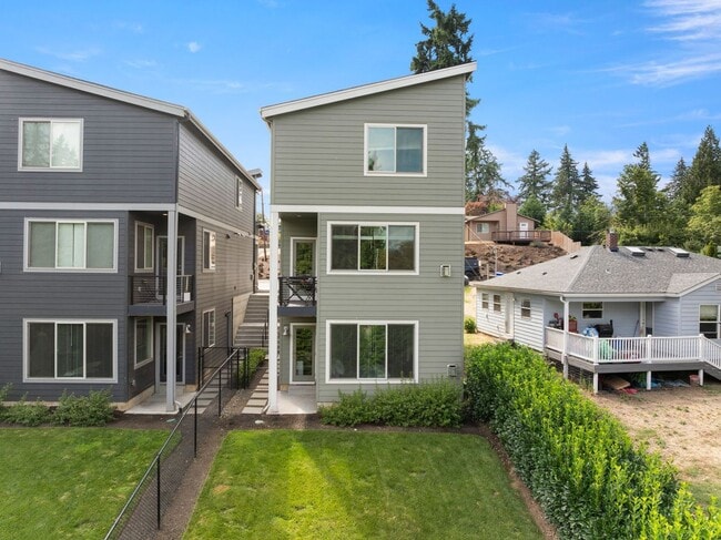 Building Photo - Studio