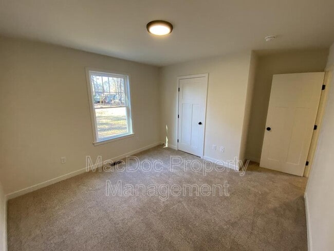 Building Photo - 170 Forest Grove Rd