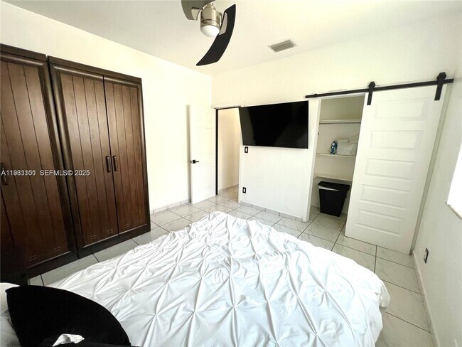 Building Photo - 2235 SW 23rd Ave