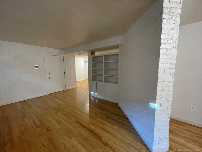 Building Photo - 496 Whitney Ave