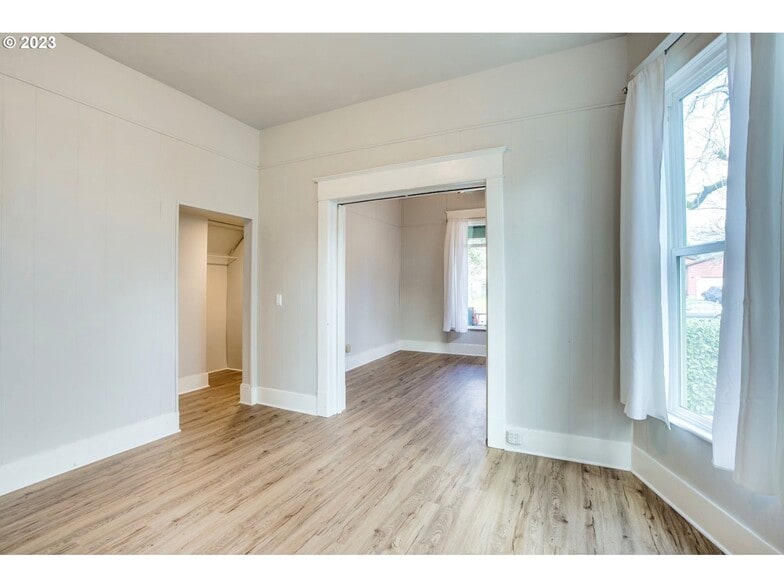 Living Room - 9426 N Edison St
