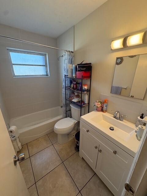 Building Photo - 670 NE 46th Ct