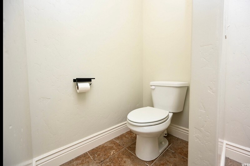 Building Photo - 145 E 620 S
