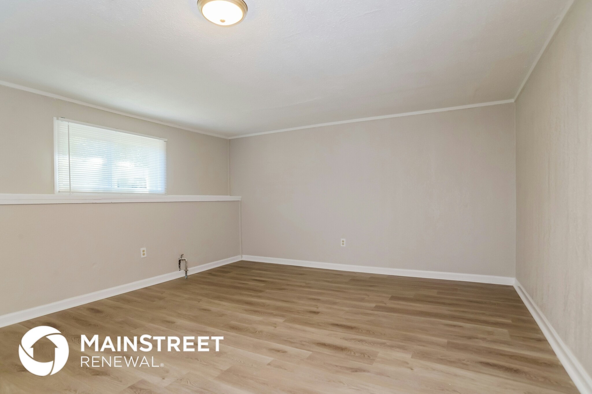 Building Photo - 1306 Queens Ct