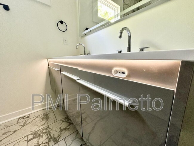 Building Photo - 1121 Zeigler St