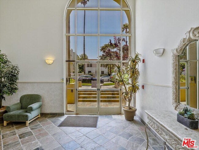 Building Photo - 937 12th St