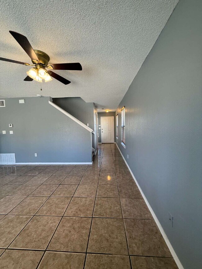 Building Photo - 14157 Tierra Delfin Dr