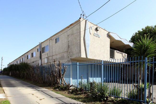 Building Photo - Chadron Apartments