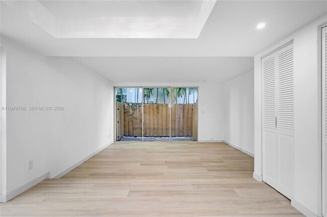 Building Photo - 2945 Bridgeport Ave