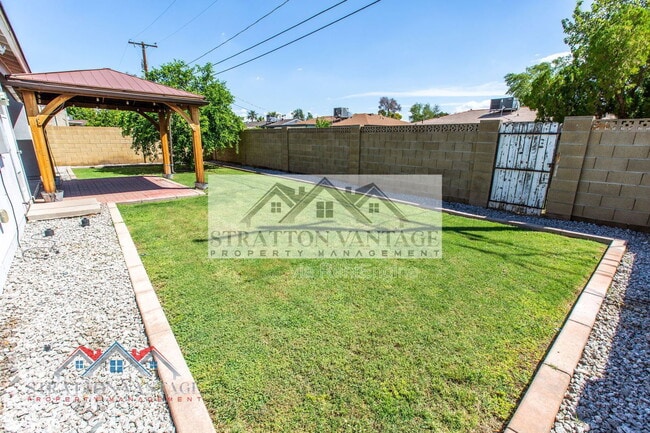 Building Photo - 2249 E Sells Dr