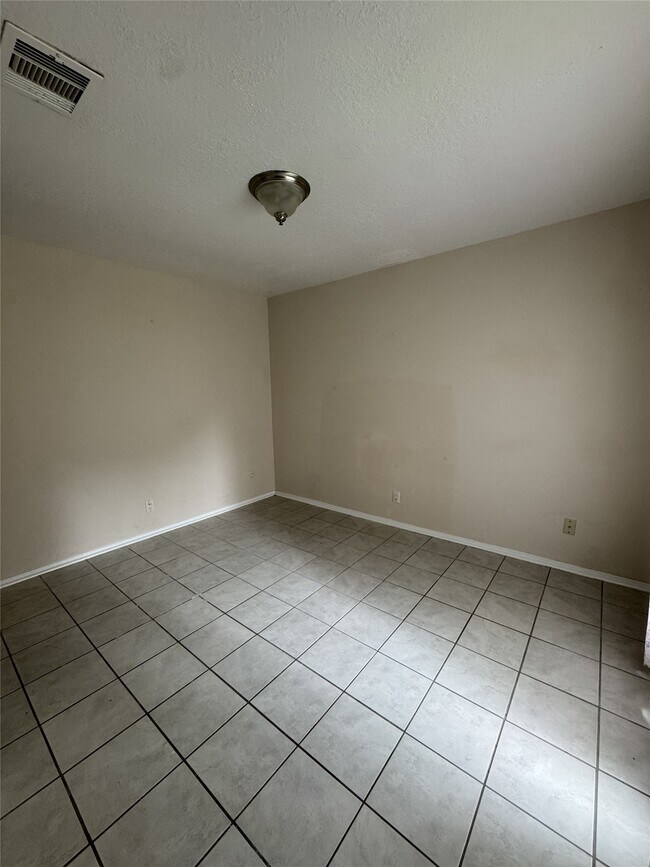 Building Photo - 11322 Briar Forest Dr