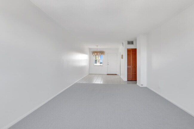 Building Photo - 2555 NE 11th St