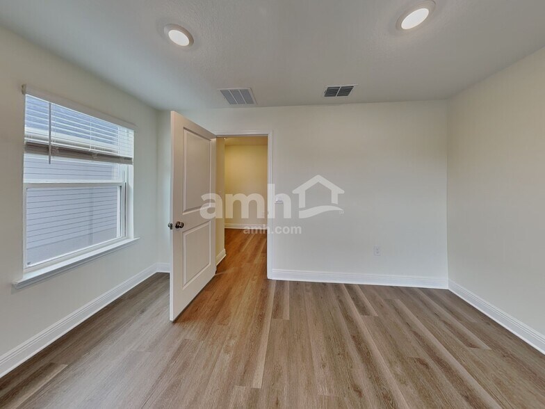 Building Photo - 5939 Sycamore Pl St