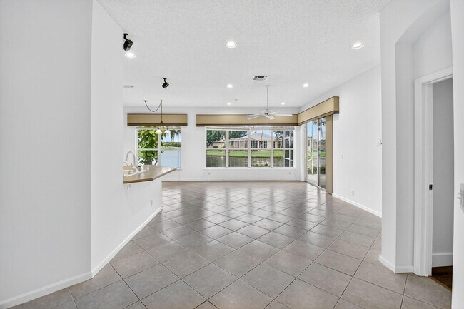 Building Photo - 7975 Rockford Rd