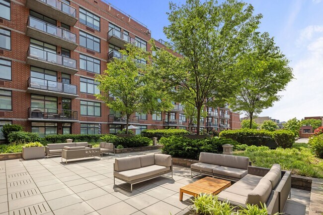 Building Photo - 1400 Hudson St