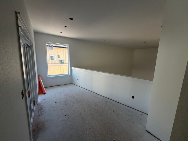 Building Photo - 904 N Sang Ave