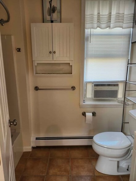 Building Photo - 501 W 21st St