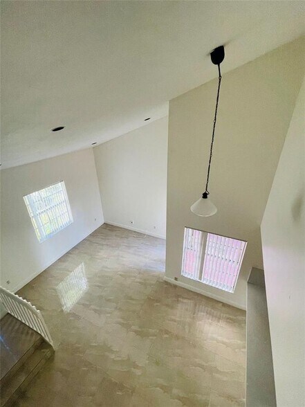 Building Photo - 13976 Langley Pl