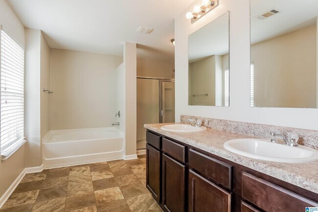 Building Photo - 4670 Brookshire Ln