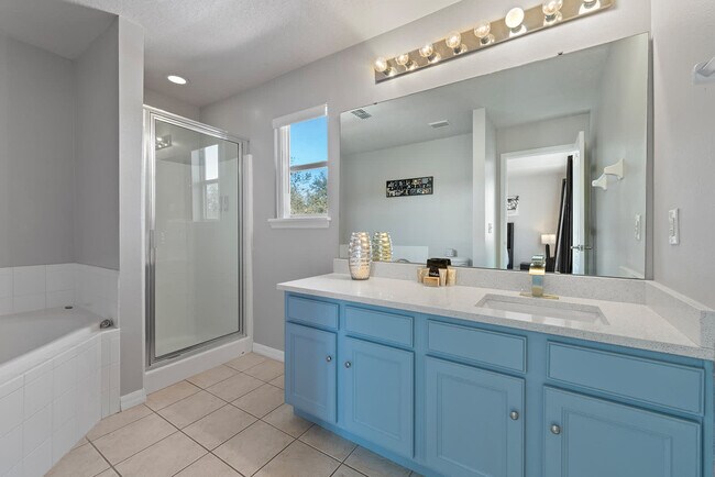 Building Photo - 453 Scrub Jay Way