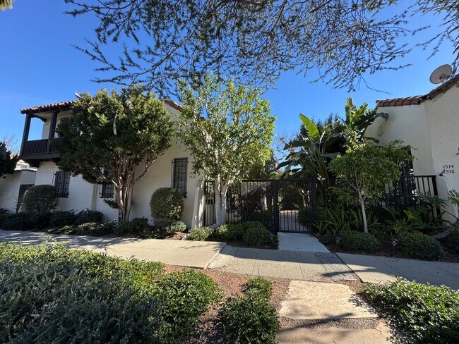 Building Photo - Discover Your Private Cottage Oasis! a must-see!