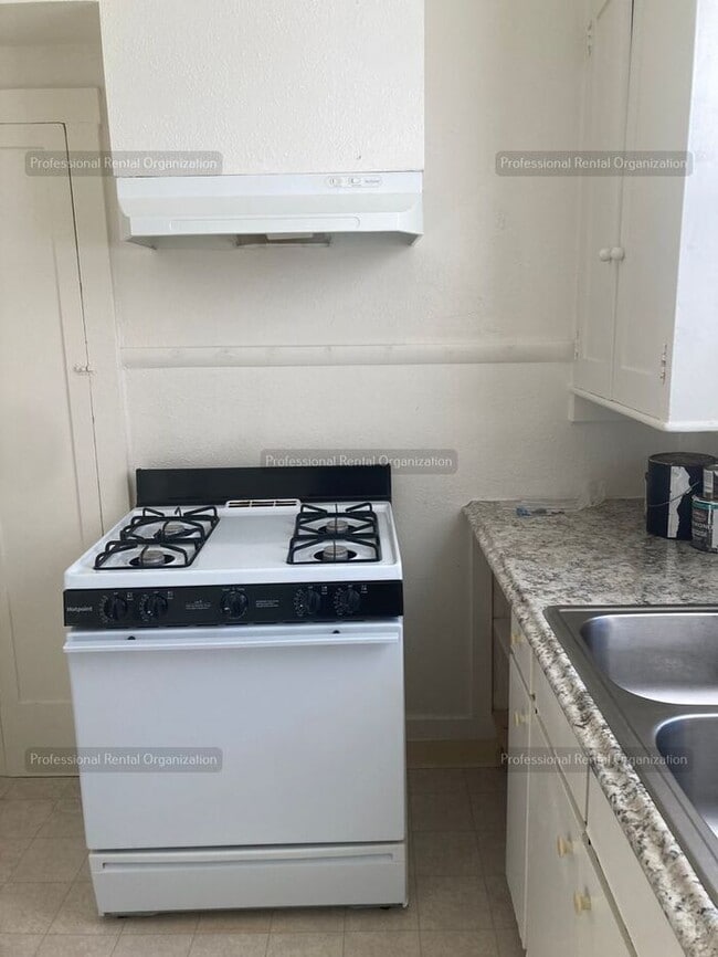 Building Photo - One bedroom Gem in Heart of Quaint, Historic West Petaluma